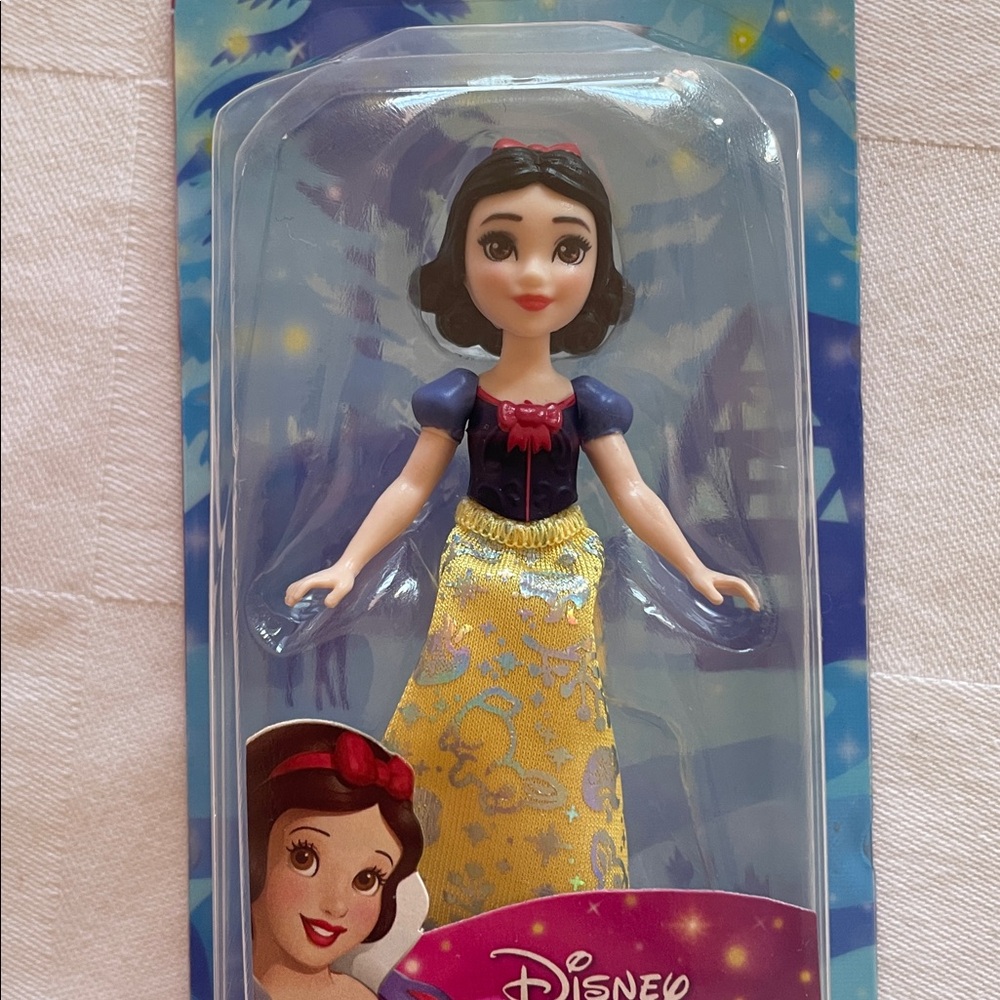 Disney Princess Snow White Mini/Small Doll by Mattel, HTF - Picture 2 of 8